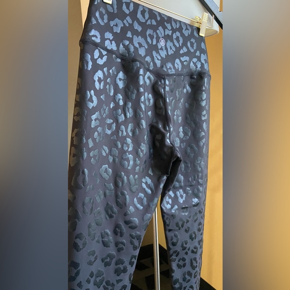 Sage Collective Leggings Size Large Black Animal Print High Waisted Activewear - Picture 5 of 7